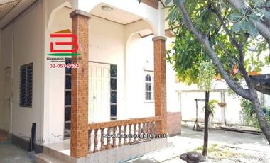 บ้านเดี่ยว โครงการ เฉลิมพรรณ อู่ทอง-ท่าพระ เนื้อที่ 57 ตารางวา ใกล้หอนาฬิกาบรรหารแจ่มใส ถนนอู่ทอง-บ้านไร่ (สาย 333) ตำบลอู่ทอง อำเภออู่ทอง จังหวัดสุพร