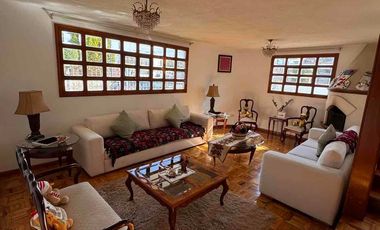 Hermosa Casa con Ampliaciones En Venta