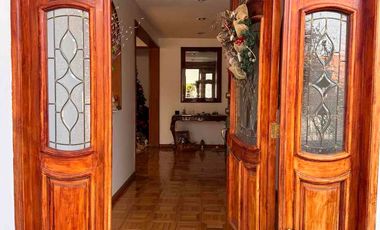 Hermosa Casa con Ampliaciones En Venta