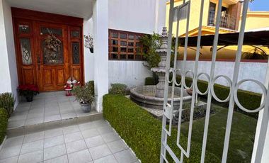 Hermosa Casa con Ampliaciones En Venta