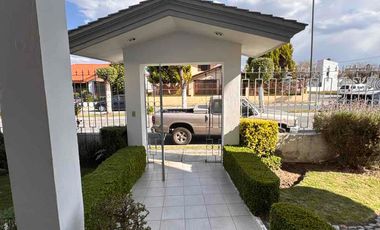 Hermosa Casa con Ampliaciones En Venta