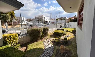 Hermosa Casa con Ampliaciones En Venta