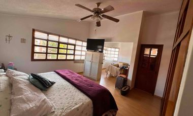 Hermosa Casa con Ampliaciones En Venta
