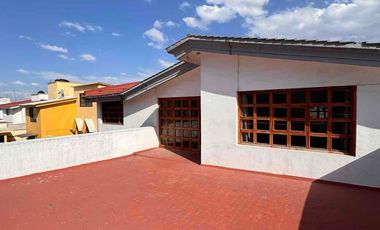 Hermosa Casa con Ampliaciones En Venta