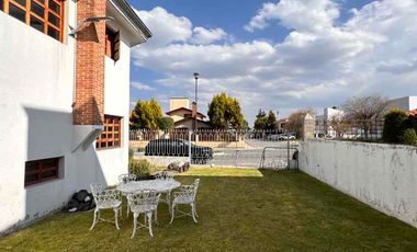 Hermosa Casa con Ampliaciones En Venta