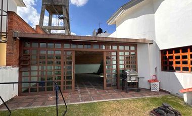 Hermosa Casa con Ampliaciones En Venta