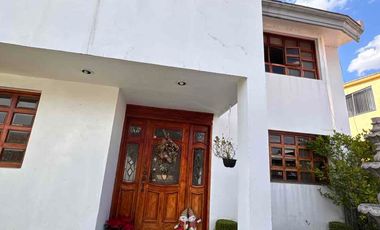Hermosa Casa con Ampliaciones En Venta