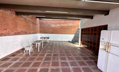 Hermosa Casa con Ampliaciones En Venta