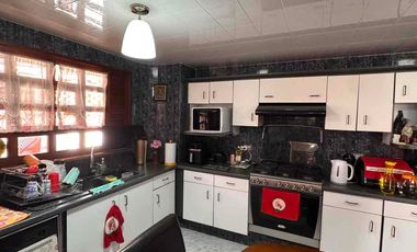 Hermosa Casa con Ampliaciones En Venta