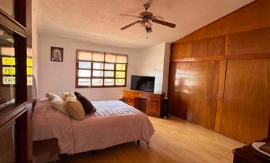 Hermosa Casa con Ampliaciones En Venta