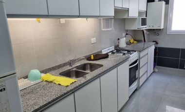 ALQUILO DEPARTAMENTO DE 2 PLANTAS CON ASADOR Y QUINCHO. BELGRANO AL 1600.