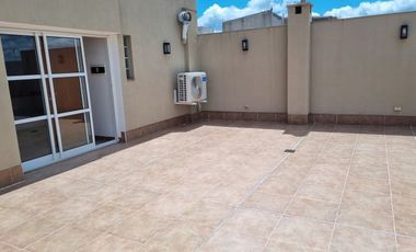 ALQUILO DEPARTAMENTO DE 2 PLANTAS CON ASADOR Y QUINCHO. BELGRANO AL 1600.