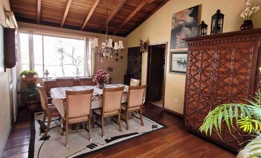 EN VENTA - ESPECTACULAR TERRENO ESQUINERO DE 1081,91m2 Y CASA,en el sector del WAYRA PLAZA