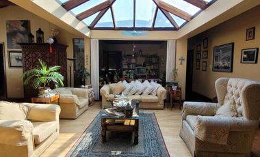 EN VENTA - ESPECTACULAR TERRENO ESQUINERO DE 1081,91m2 Y CASA,en el sector del WAYRA PLAZA