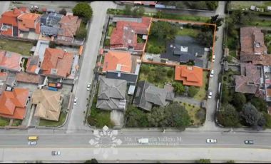 EN VENTA - ESPECTACULAR TERRENO ESQUINERO DE 1081,91m2 Y CASA,en el sector del WAYRA PLAZA