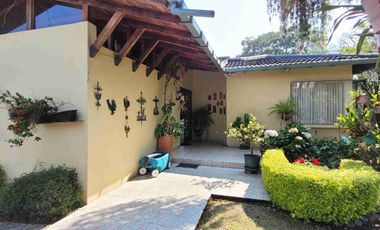 EN VENTA - ESPECTACULAR TERRENO ESQUINERO DE 1081,91m2 Y CASA,en el sector del WAYRA PLAZA
