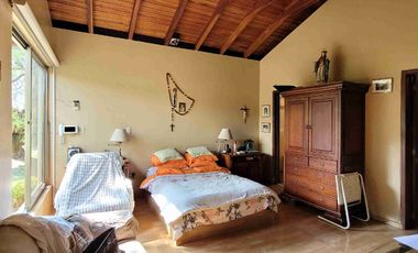 EN VENTA - ESPECTACULAR TERRENO ESQUINERO DE 1081,91m2 Y CASA,en el sector del WAYRA PLAZA