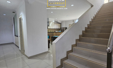 Exclusive Expat Guest House in Wijaya, Kebayoran Baru . Prime Income Property with 80–90% Occupancy