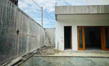 Di Jual vila modern 3 bedroom siap huni dekat pantai di Sanur