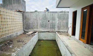 Di Jual vila modern 3 bedroom siap huni dekat pantai di Sanur