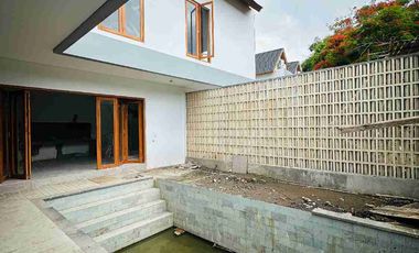 Di Jual vila modern 3 bedroom siap huni dekat pantai di Sanur