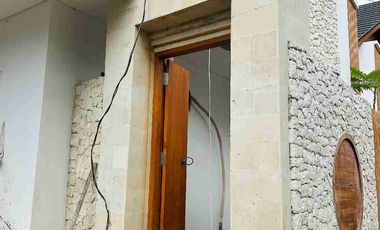 Di Jual vila modern 3 bedroom siap huni dekat pantai di Sanur