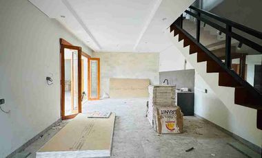 Di Jual vila modern 3 bedroom siap huni dekat pantai di Sanur