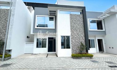 Venta de casa Monte Azul, sector Manta Azul, sur de Manta