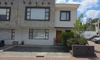 En Challuabamba casa en venta en urbanzación – sector Megatienda del Sur