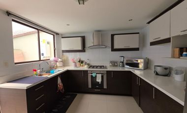 En Challuabamba casa en venta en urbanzación – sector Megatienda del Sur