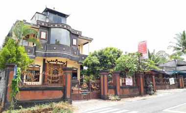 Rumah 2 Lantai Lokasi Strategis Di Jl Raya Singaraja-Bedugul, Sukasada Buleleng

Kondisi bangunan butuh servis
Luas Tanah : 500m²

Luas Bangunan : 237m²

Fasilitas :

Ruang Artshop

Kamar Tidur : 5

Kamar Mandi : 4

Listrik : 1300 Watt

Air : Sumur Bor 

Hadap : Barat

Akses Jalan 8 Meter

Lokasi strategis, 
berada di jalan utama, dekat dengan fasilitas umum.

Harga : Rp 2.5M Nego