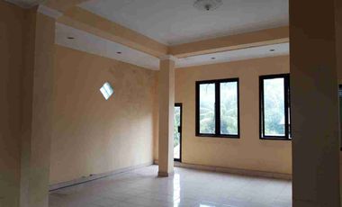 Rumah 2 Lantai Lokasi Strategis Di Jl Raya Singaraja-Bedugul, Sukasada Buleleng

Kondisi bangunan butuh servis
Luas Tanah : 500m²

Luas Bangunan : 237m²

Fasilitas :

Ruang Artshop

Kamar Tidur : 5

Kamar Mandi : 4

Listrik : 1300 Watt

Air : Sumur Bor 

Hadap : Barat

Akses Jalan 8 Meter

Lokasi strategis, 
berada di jalan utama, dekat dengan fasilitas umum.

Harga : Rp 2.5M Nego