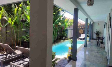 Di Jual Hotel 3 Lantai Dengan Resto 
Di Jl. Petitenget Gg. Kukur Anyar, Kerobokan Kelod, Kec. Kuta Utara, Kab. Badung

Spesifikasi:

Luas Tanah 325m²

Bangunan Hotel 396m²

Bangunan Resto 15m²
11 Kamar
Pool

Resto

Tahun dibangun 2013

Selling Point:

Kawasan Hotel/Villa Petitenget

7 Menit Menuju Pantai Petitenget

7 Menit ke Seminyak Square

Harga 15M Nego