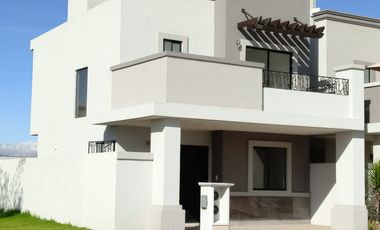 CASA EN VENTA DE 3 HABITACIONES CON HERMOSO BALCÓN EN PACHUCA