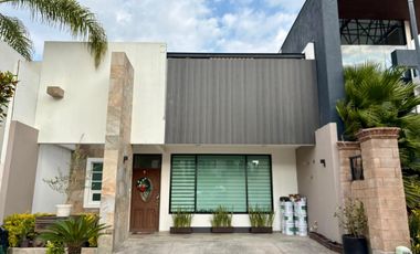 VENTA DE CASA EN LOMAS DE ANGELOPOLIS CASTELLANA