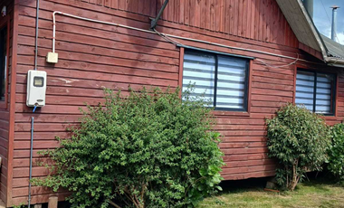 Se vende linda casa habitación en el sector de Puerto Nuevo a pasos de la playa.