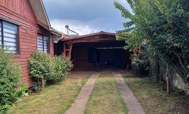 Se vende linda casa habitación en el sector de Puerto Nuevo a pasos de la playa.