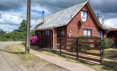 Se vende linda casa habitación en el sector de Puerto Nuevo a pasos de la playa.