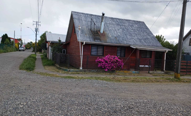 Se vende linda casa habitación en el sector de Puerto Nuevo a pasos de la playa.