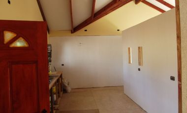 Se vende linda casa habitación en el sector de Puerto Nuevo a pasos de la playa.