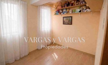 SE VENDE DEPARTANENTO CON O SIN MUEBLES, PLAYA ANCHA. VALPARAISO. 2 DORMITORIOS, 1 BAÑO. EXCELENTE LOCOMOCIÓN, FRENTE AL DEPARTAMENTO, SECTOR CON COMERCIO LOCAL. IDEAL PARA INVERSIÓN