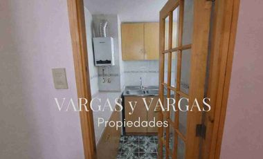 SE VENDE DEPARTANENTO CON O SIN MUEBLES, PLAYA ANCHA. VALPARAISO. 2 DORMITORIOS, 1 BAÑO. EXCELENTE LOCOMOCIÓN, FRENTE AL DEPARTAMENTO, SECTOR CON COMERCIO LOCAL. IDEAL PARA INVERSIÓN
