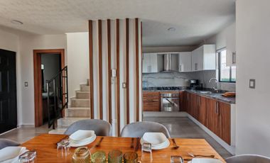 CASA CON GRAN PATIO EXTERIOR, BALCÓN Y CRECIMIENTO A FUTURO EN PACHUCA