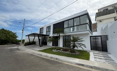 casa de venta urb. manta beach zona sur de manta