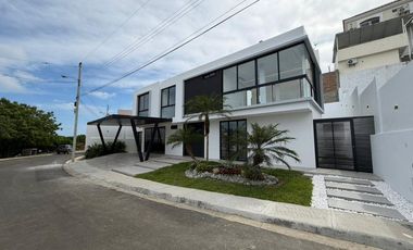 casa de venta urb. manta beach zona sur de manta