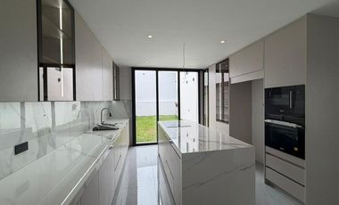 casa de venta urb. manta beach zona sur de manta