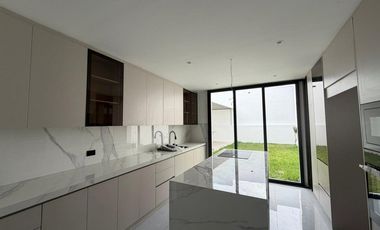 casa de venta urb. manta beach zona sur de manta