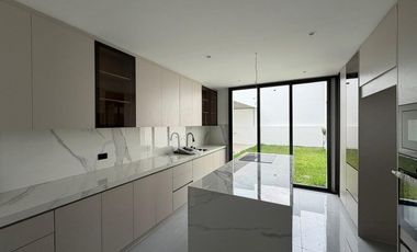 casa de venta urb. manta beach zona sur de manta