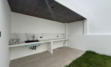 casa de venta urb. manta beach zona sur de manta