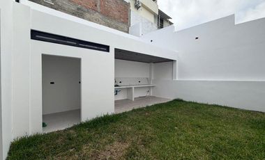 casa de venta urb. manta beach zona sur de manta